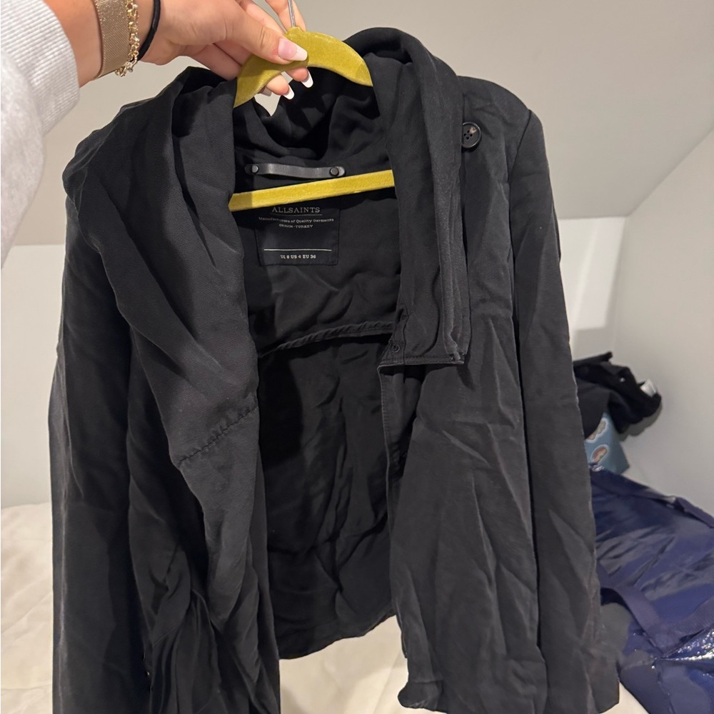 AllSaints Black light Jacket

Beautiful material. Top button slightly discolored
